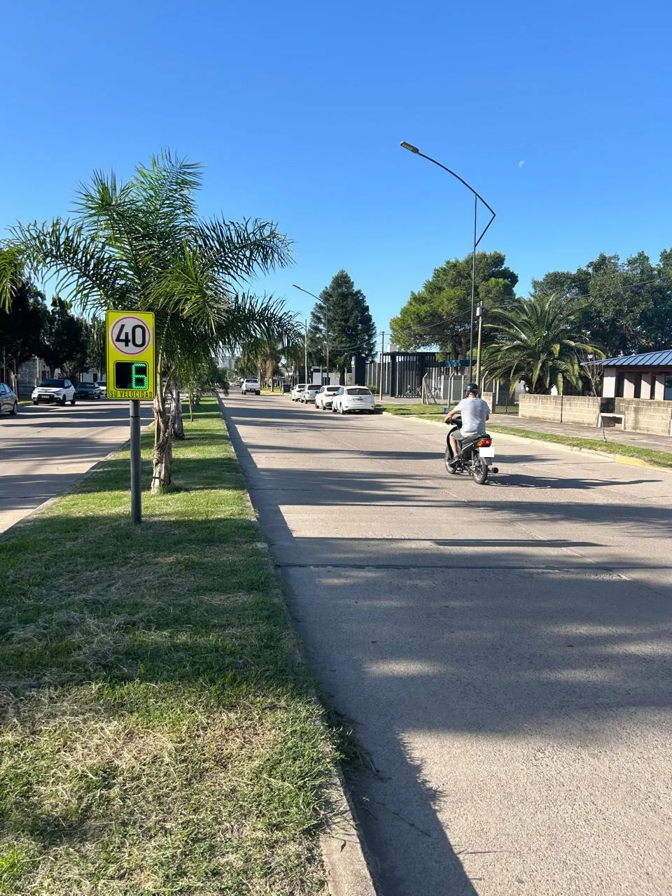 Totem indicador de velocidad en operación
